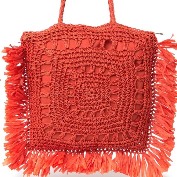 Most Wanted USA woven crotchet tote sea grass fringe Red - Picture 3 of 10